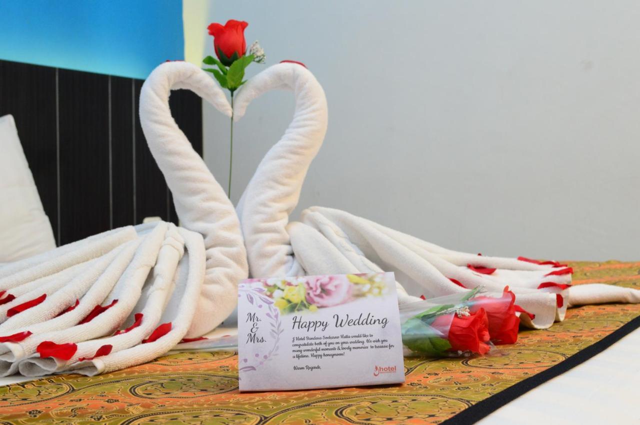 J Hotel - Bandara Soekarno Hatta Tangerang Buitenkant foto