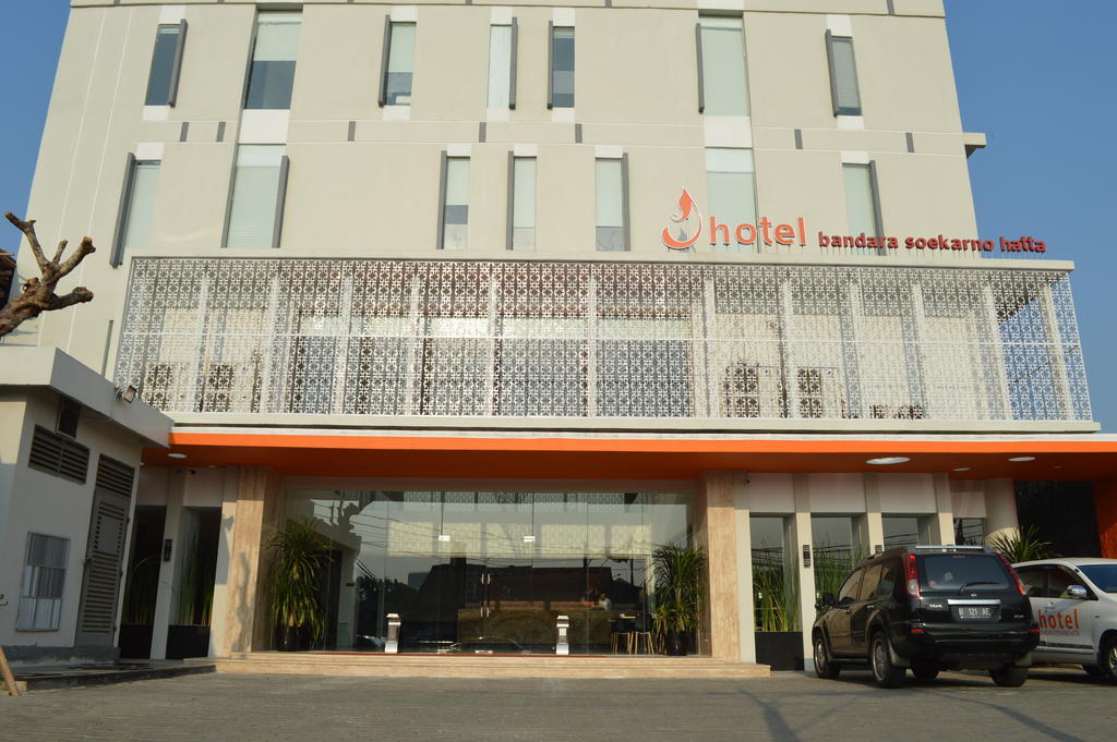 J Hotel - Bandara Soekarno Hatta Tangerang Buitenkant foto