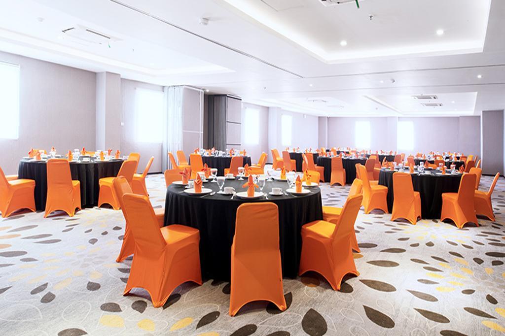 J Hotel - Bandara Soekarno Hatta Tangerang Buitenkant foto
