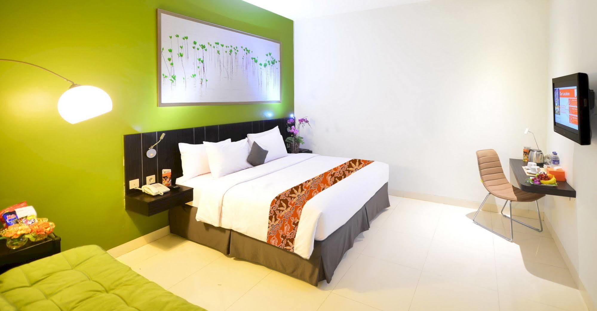 J Hotel - Bandara Soekarno Hatta Tangerang Buitenkant foto