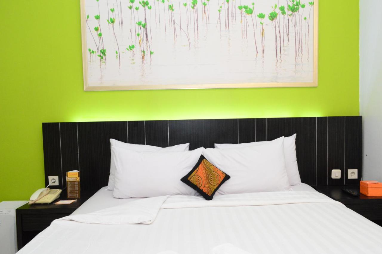 J Hotel - Bandara Soekarno Hatta Tangerang Buitenkant foto
