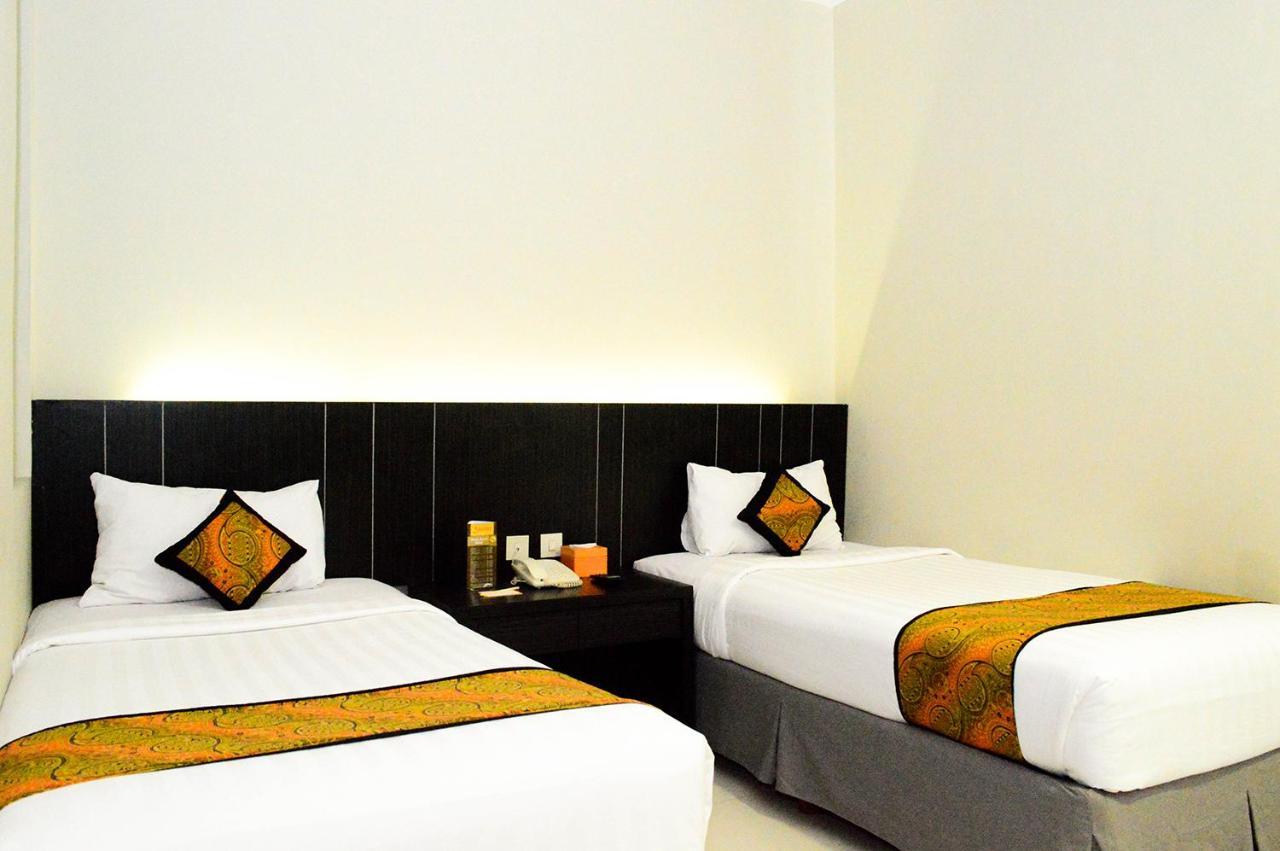 J Hotel - Bandara Soekarno Hatta Tangerang Buitenkant foto