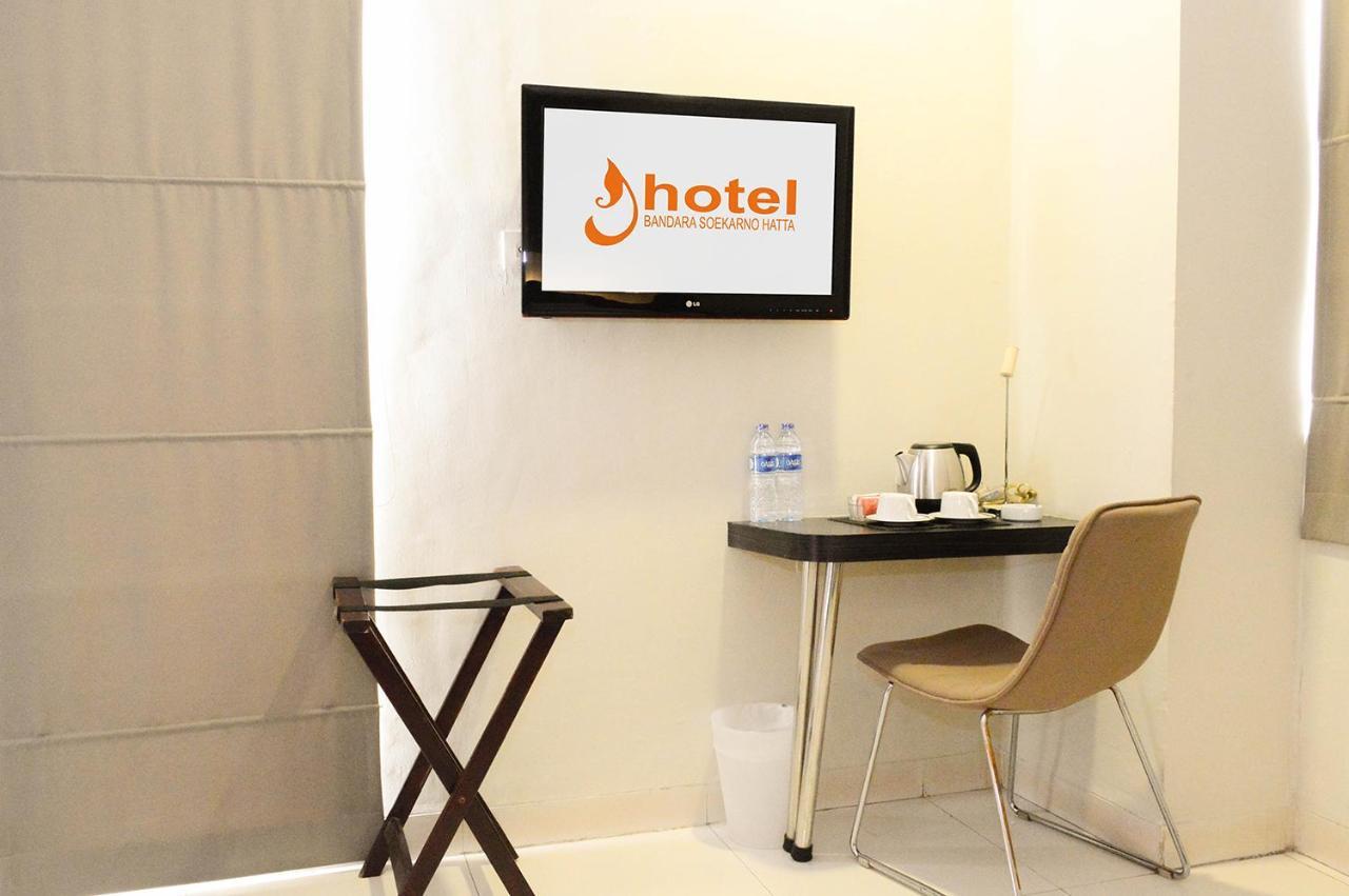 J Hotel - Bandara Soekarno Hatta Tangerang Buitenkant foto